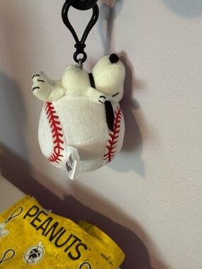 Peanuts Snoopy Baseball Plush Keychain blind box